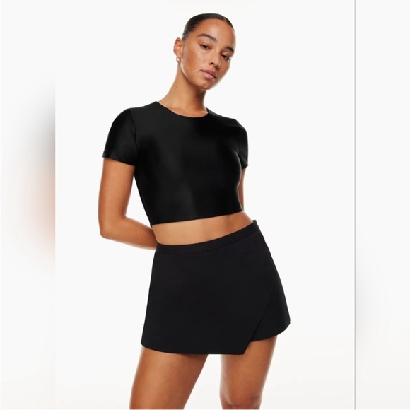 Babaton Satinette Crew Cropped T-Shirt Black - Picture 1 of 8